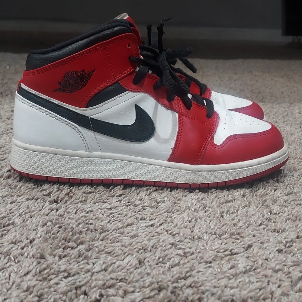 Chicago mid jordans